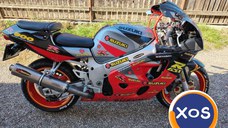 SUZUKI GSXR 600 SRAD ! variante MOTO / AUTO