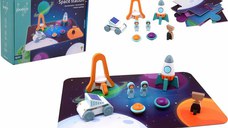 Set de joaca, Joueco, Din lemn certificat FSC, Statie spatiala, Include o plansa si 6 figurine in forma de elemente spatiale, 12 luni+, Multicolor