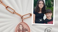 Lantisor personalizata cu poza - Amintire in triunghi rotunjit - Model fotogravura relief - Argint 925 placat cu Aur Roz 18K