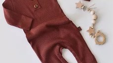 Salopeta cu maneca lunga si pantaloni lungi din bumbac organic si modal - Caramiziu BabyCosy