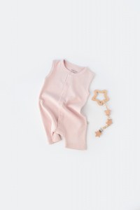 Salopeta fara maneci si pantaloni scurti - 100% bumbac organic - Roz, BabyCosy - 1