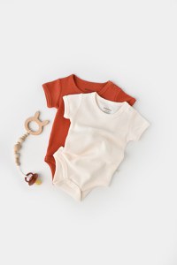 Set 2 body-uri bebe unisex -100% bumbac organic - Scortisoara/Ecru, BabyCosy - 1