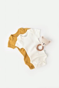 Set 2 body-uri bebe unisex din bumbac organic si modal - Mustar/Ecru, BabyCosy - 1