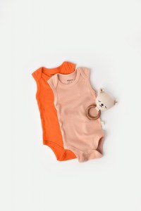 Set 2 body-uri fara maneci bebe unisex din bumbac organic si modal - Rodie/Piersica, BabyCosy - 1