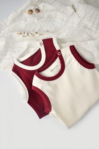 Set 2 body-uri fara maneci Ribana Bebe Unisex din bumbac organic si 5%elastan - Ecru/Bordo BabyCosy - 3