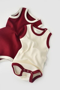 Set 2 body-uri fara maneci Ribana Bebe Unisex din bumbac organic si 5%elastan - Ecru/Bordo BabyCosy - 4