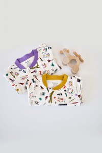 Set 2 salopetele cu maneca lunga si pantaloni cu botosei si fermoar - 100%bumbac organic - Galben si Mov, BabyCosy - 5