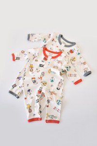 Set 2 salopetele cu maneca lunga si pantaloni lungi - 100%bumbac organic - Rosu si Gri, BabyCosy - 1