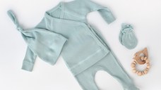 Set 4 piese: bluza, pantaloni, caciulita si manusi din bumbac organic si modal - Mint, BabyCosy