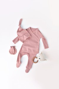 Set 4 piese: bluza, pantaloni, caciulita si manusi din bumbac organic si modal - Rose, BabyCosy - 1