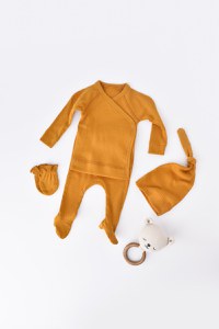 Set 4 piese: bluza, pantaloni, caciulita si manusi din bumbac organic si modal - Sofran, BabyCosy - 1