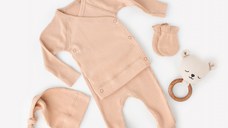 Set 4 piese: bluza, pantaloni, caciulita si manusi din bumbac organic si modal - Somon, BabyCosy