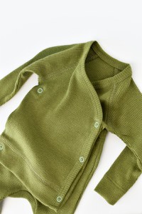 Set 4 piese: bluza, pantaloni, caciulita si manusi din bumbac organic si modal - Verde, BabyCosy - 2