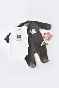 Set Broscuta cu salopeta si body din 80%bumbac organic si 20% poliester - Antracit, BabyCosy - 1