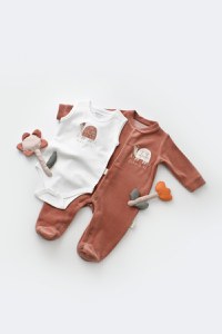 Set Broscuta cu salopeta si body din 80%bumbac organic si 20% poliester - Caramiziu, BabyCosy - 2