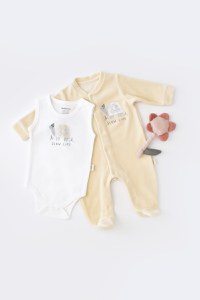 Set Broscuta cu salopeta si body din 80%bumbac organic si 20% poliester - Crem, BabyCosy - 1