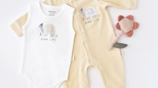 Set Broscuta cu salopeta si body din 80%bumbac organic si 20% poliester - Crem, BabyCosy