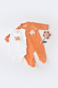 Set Broscuta cu salopeta si body din 80%bumbac organic si 20% poliester - Portocaliu, BabyCosy - 1