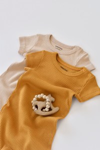 Set de 2 salopetele cu maneca scurta din bumbac organic si modal - Mustar/ Somon BabyCosy - 3