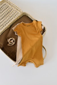 Set de 2 salopetele cu maneca scurta din bumbac organic si modal - Mustar/ Somon BabyCosy - 9