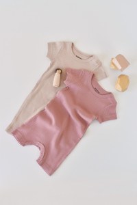 Set de 2 salopetele cu maneca scurta din bumbac organic si modal - Roz/ Blush BabyCosy - 1