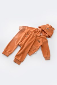 Set Ursulet cu bluzita cu fermoar si gluga si pantaloni lungi din 80%bumbac organic si 20% poliester - Portocaliu, BabyCosy - 2