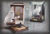 Figurina de colectie Harry Potter, Amazing Hedwig, 16 cm, suport sticla inclus - 3