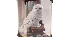 Figurina de colectie Harry Potter, Amazing Hedwig, 16 cm, suport sticla inclus