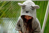 Prosop BabySteps 73x58 cm din bambus cu gluga si buzunar pentru bebelusi si copii Poncho Teddy Grey - 1