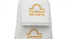 Set 2 Prosoape baie cu broderie Balanta, bumbac 100% (Culoare Broderie: Albastru, Culoare Prosop: Bleumarin)