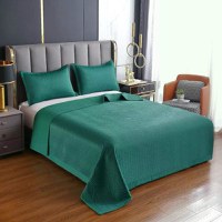 set Cuvertura Pat cu 2 Fete de Perna 55x75cm Uni, Model Geometric, Verde, 200x230cm - 1