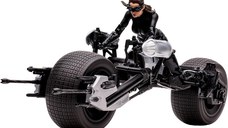 Set Figurina Articulata si Vehicul DC Multiverse Vehicle Batpod with Catwoman (The Dark Knight Rises)