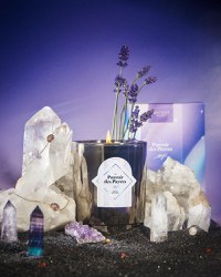 Lumanare parfumata My Jolie Candle Le Pouvoir des Pierres Blue Flower 250g + bratara aurie Lapis Lazuli - 1