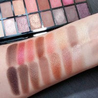 Paleta farduri pleoape Makeup Revolution New-Trals vs Neutrals - 3