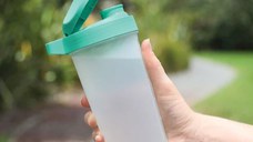 Shaker plastic diverse culori Sistema Active To Go 750 ml